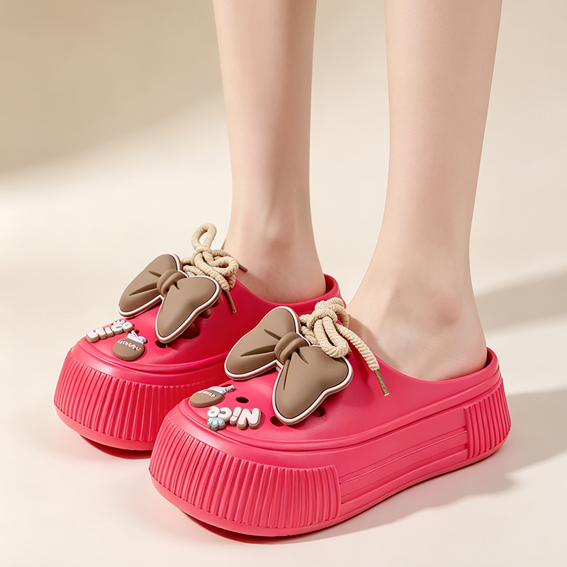 Platform bow-detail closed-toe slides