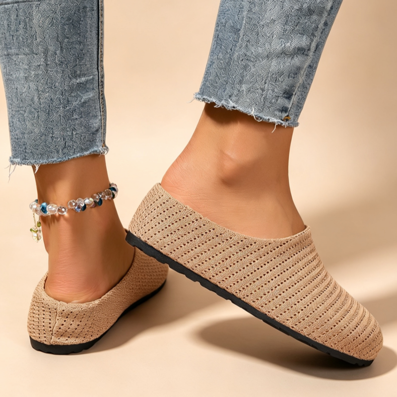 Round-toe lightweight and breathable mules